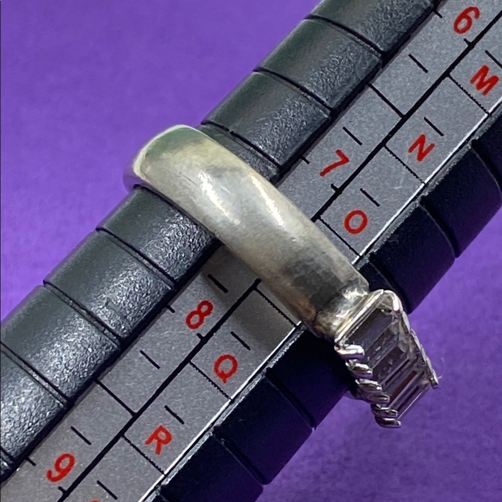 💛 Silver Sorrelli Rectangular Crystal Ring - Picture 4 of 6